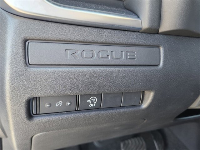 Used 2025 Nissan Rogue S image 26