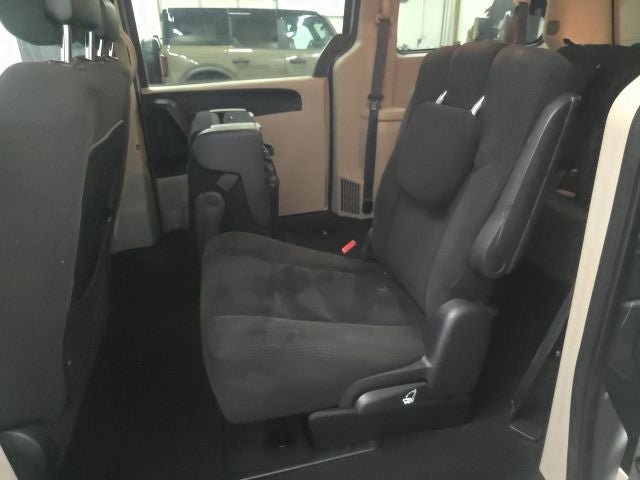 Used 2016 Dodge Grand Caravan SXT FWD image 11