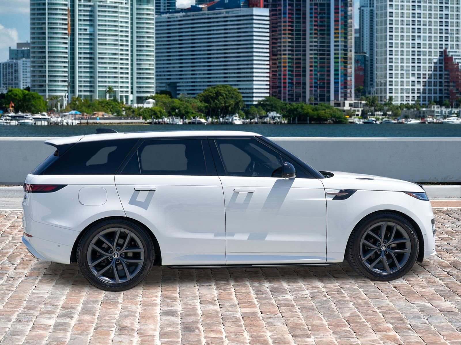 Used 2023 Land Rover Range Rover Sport SE Dynamic AWD/4WD image 4