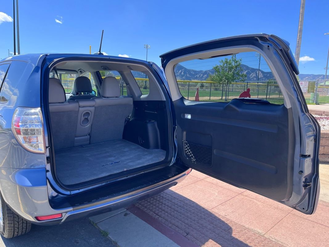 Used 2014 Toyota RAV4 EV FWD image 18