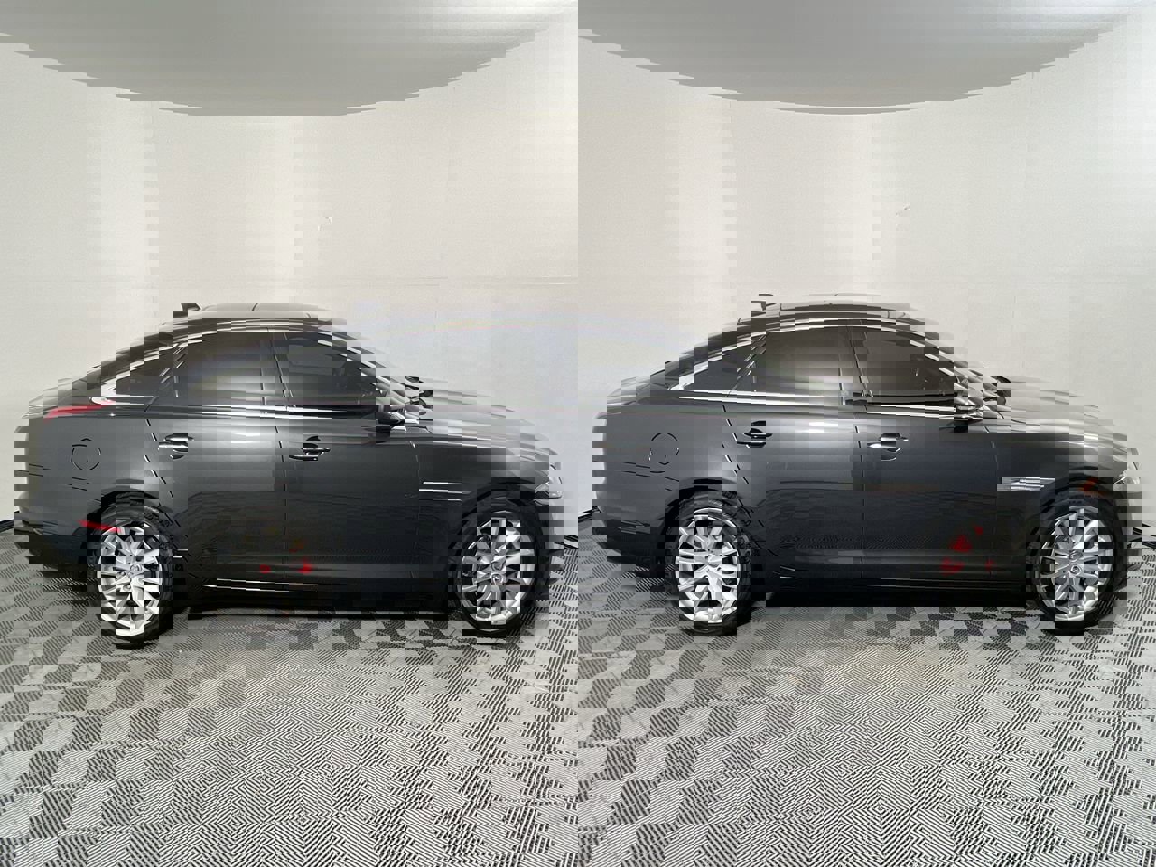 Used 2018 Jaguar XJ L Portfolio image 2