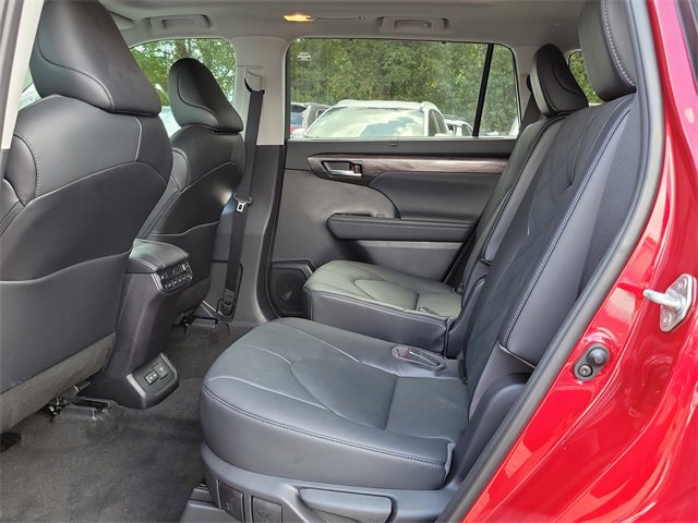 Used 2023 Toyota Highlander Platinum image 12