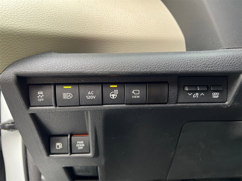 Used 2023 Toyota Sienna Platinum image 15