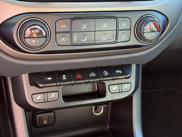 Used 2019 Chevrolet Colorado Z71 AWD/4WD image 17