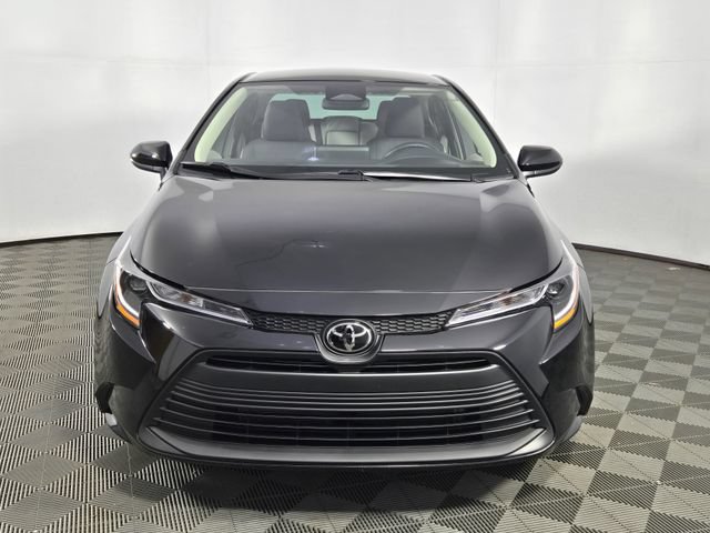 Used 2025 Toyota Corolla LE FWD image 2