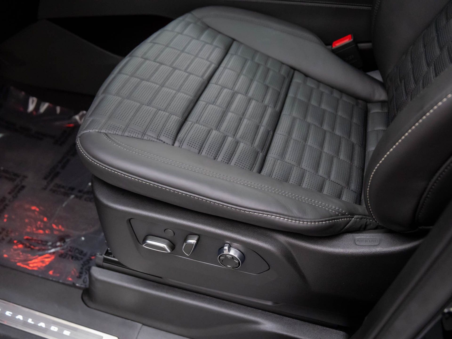 Used 2025 Cadillac Escalade V w/ LPO, ONYX Package image 18