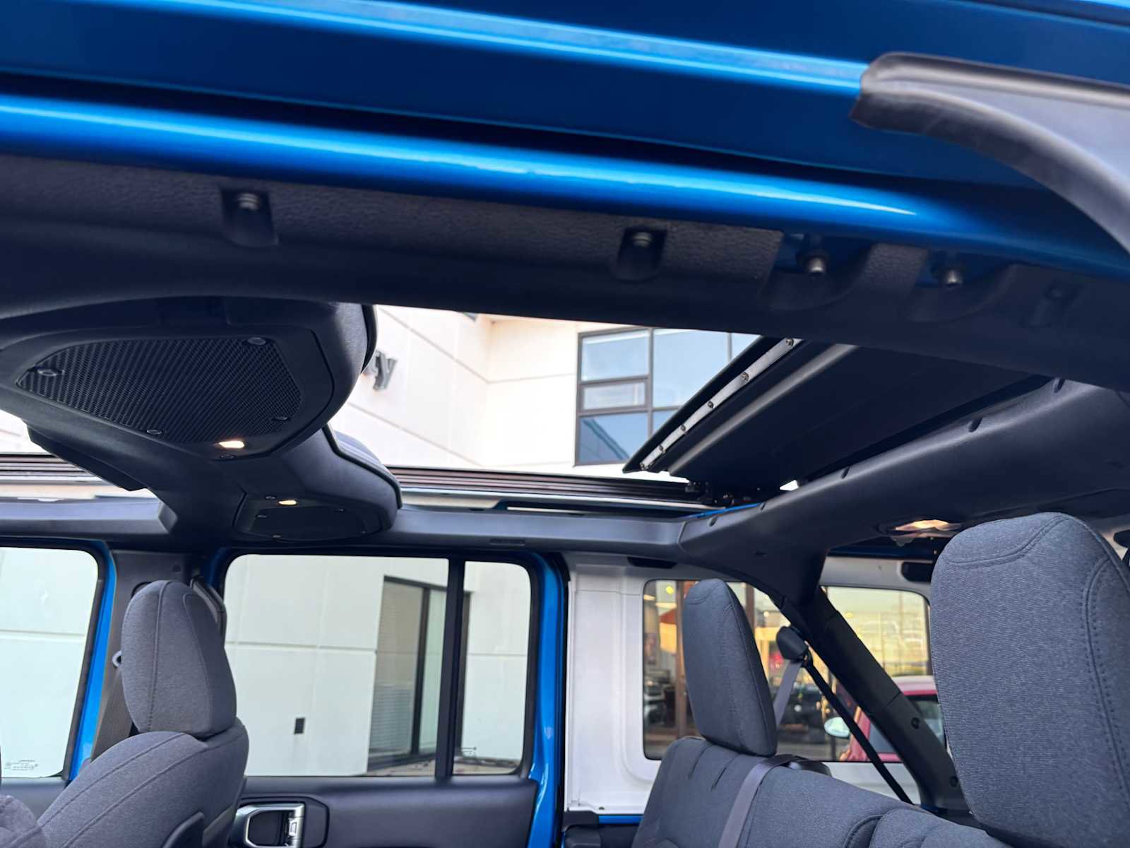 Used 2024 Jeep Wrangler Unlimited Rubicon image 39