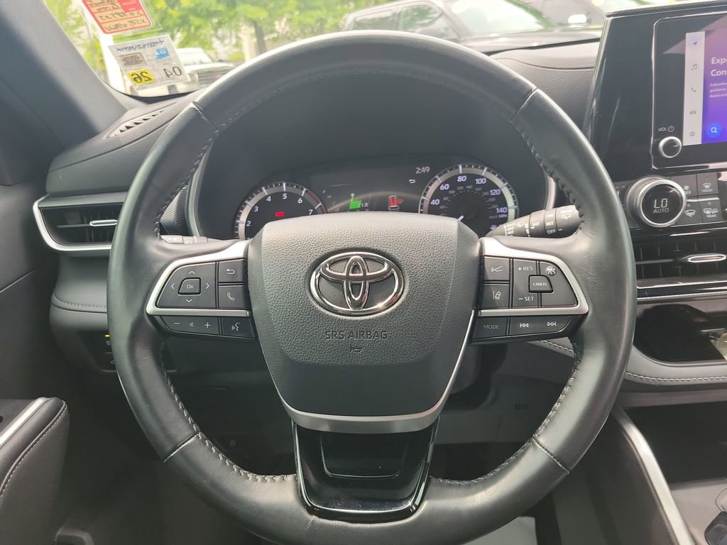 Used 2023 Toyota Highlander XSE FWD image 32