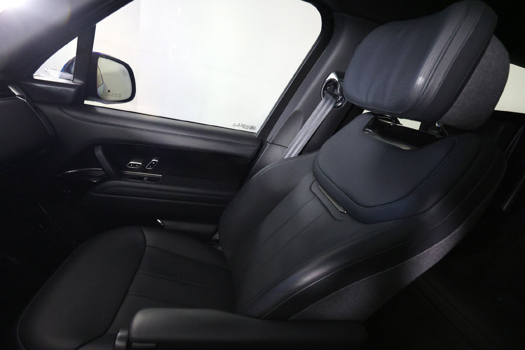 Used 2023 Land Rover Range Rover SV AWD/4WD image 40