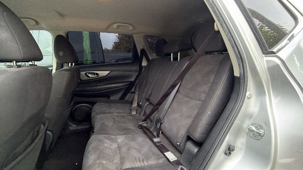 Used 2016 Nissan Rogue SV FWD image 16