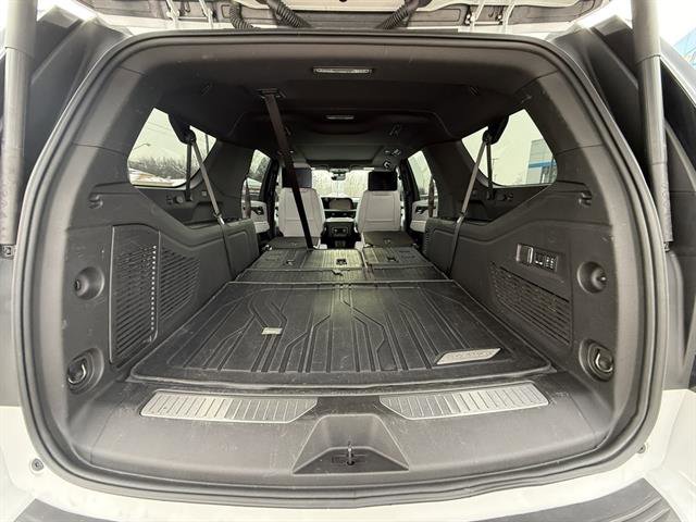 Used 2025 Chevrolet Suburban Premier image 29