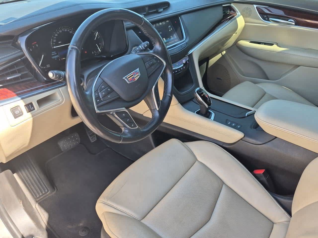 Used 2018 Cadillac XT5 Premium Luxury AWD/4WD image 2