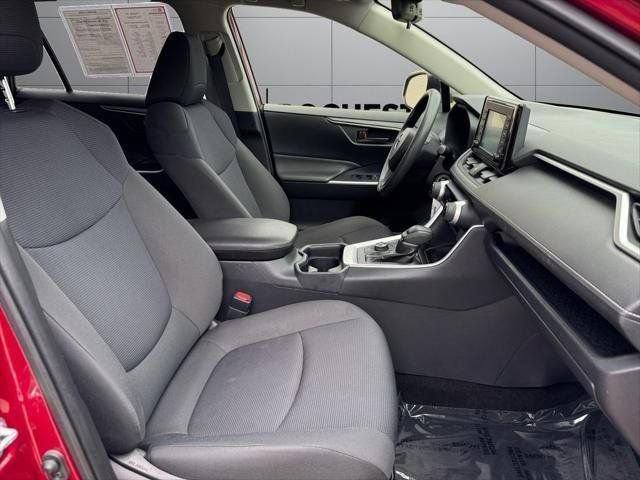Certified 2019 Toyota RAV4 LE w/ Carpet Mat Package AWD/4WD image 77