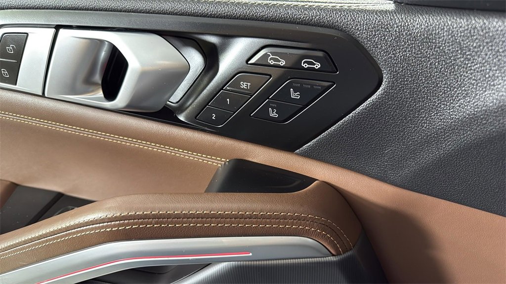 Used 2022 BMW X6 xDrive40i w/ Executive Package image 42