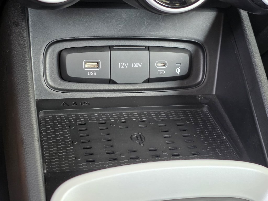 Used 2023 Hyundai Venue Limited w/ Cargo Package FWD image 19