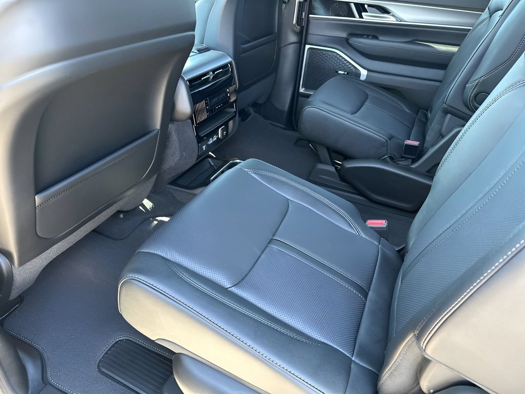 New 2026 Jeep Grand Wagoneer Limited w/ Convenience Group I AWD/4WD image 24