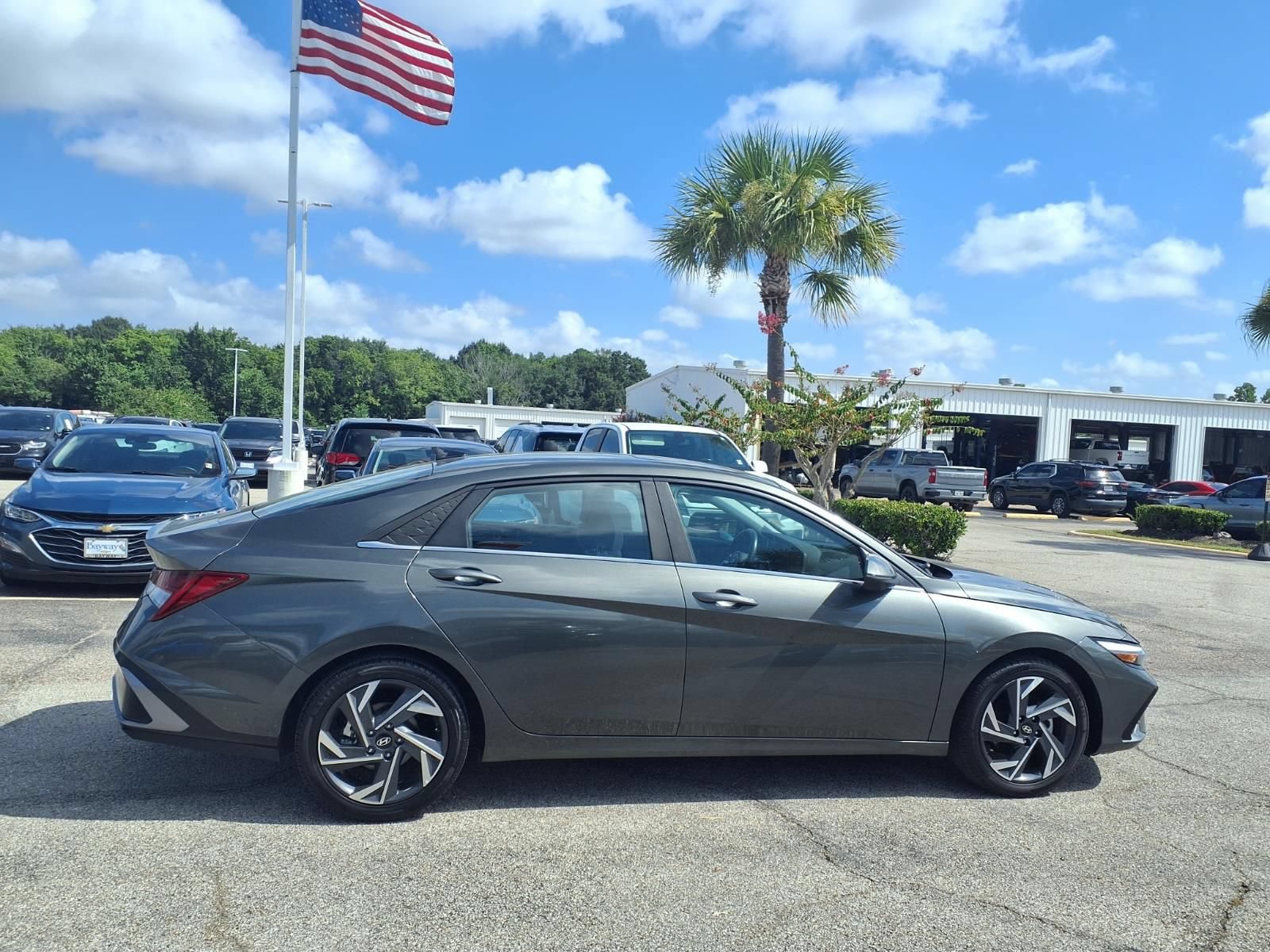 Used 2024 Hyundai Elantra Limited FWD image 21