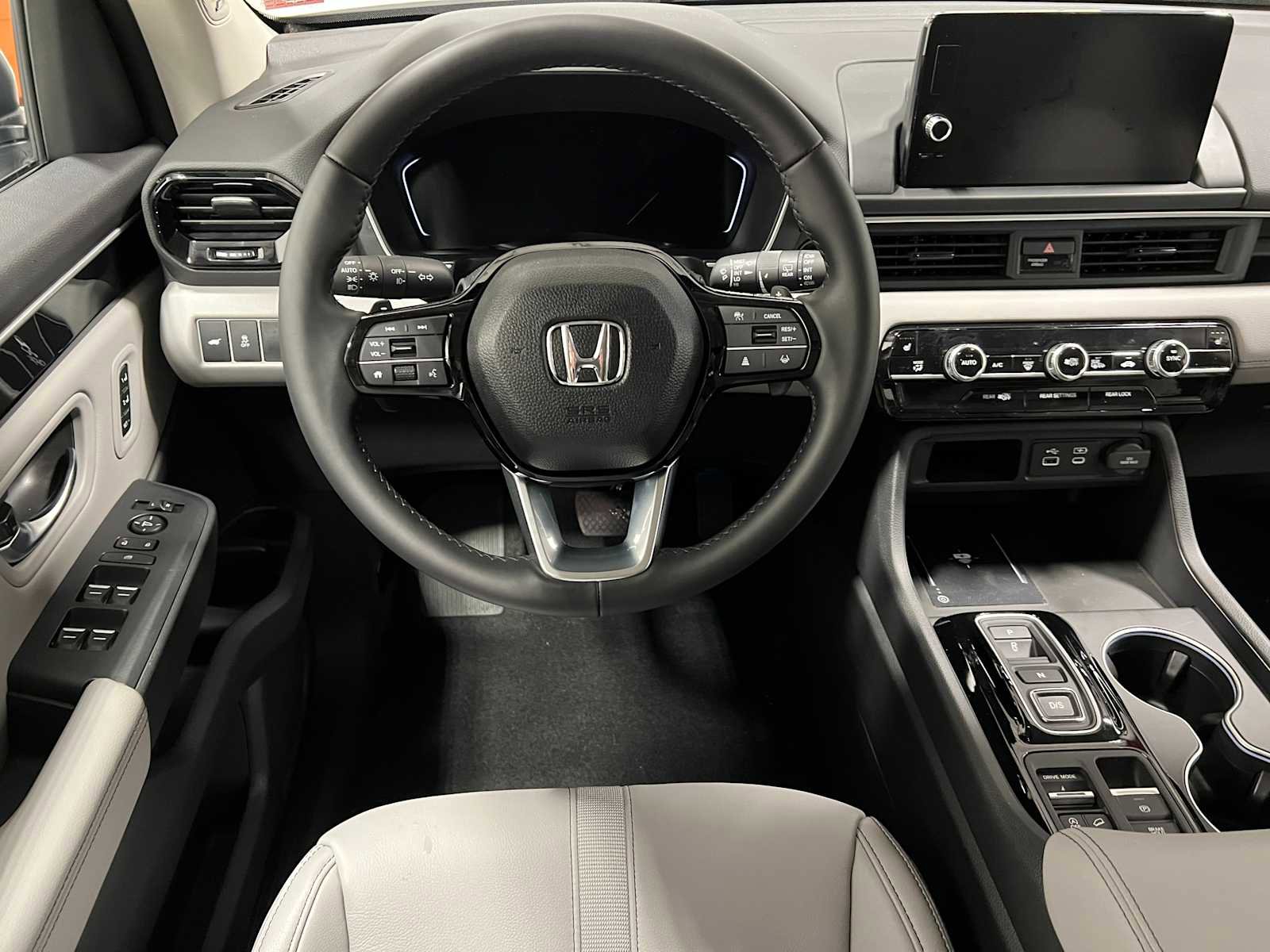 New 2025 Honda Pilot Touring image 14