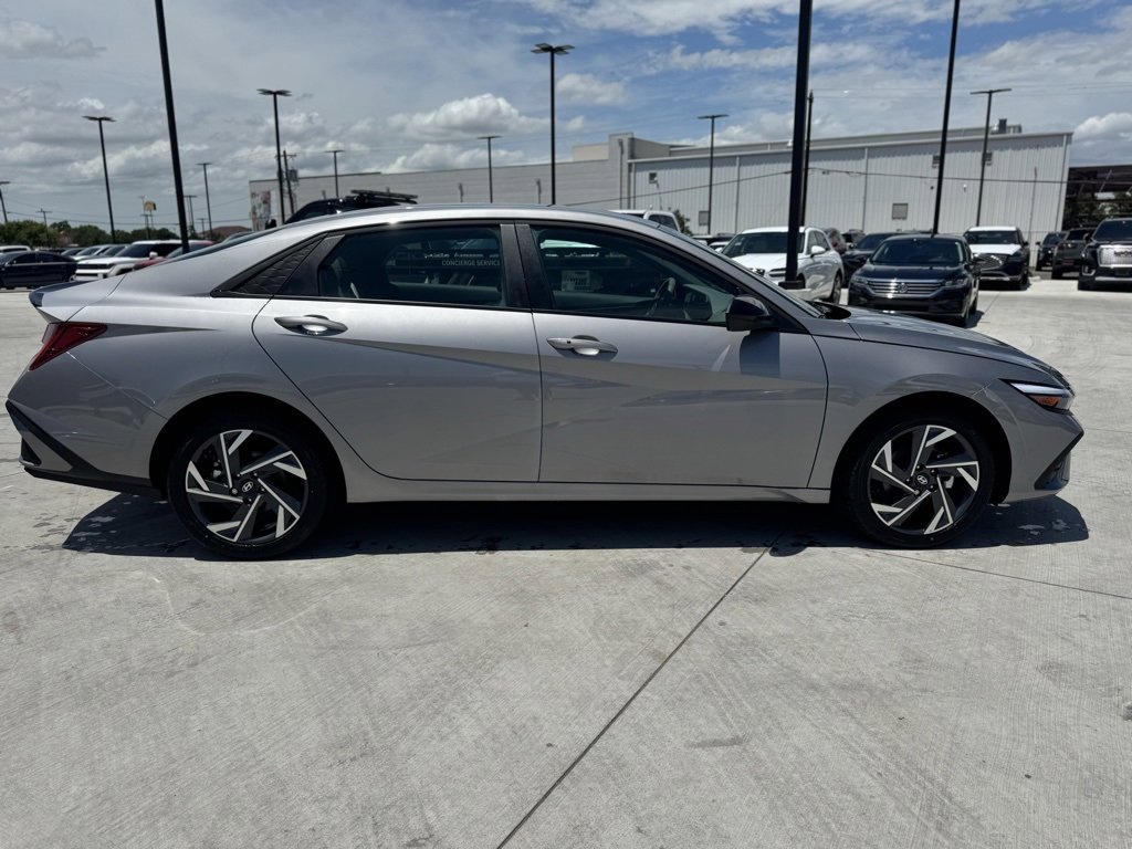 New 2025 Hyundai Elantra SEL image 4