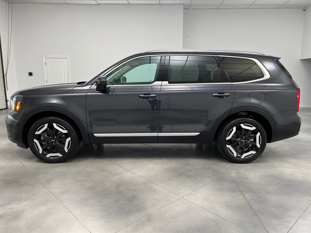 Used 2025 Kia Telluride S image 4