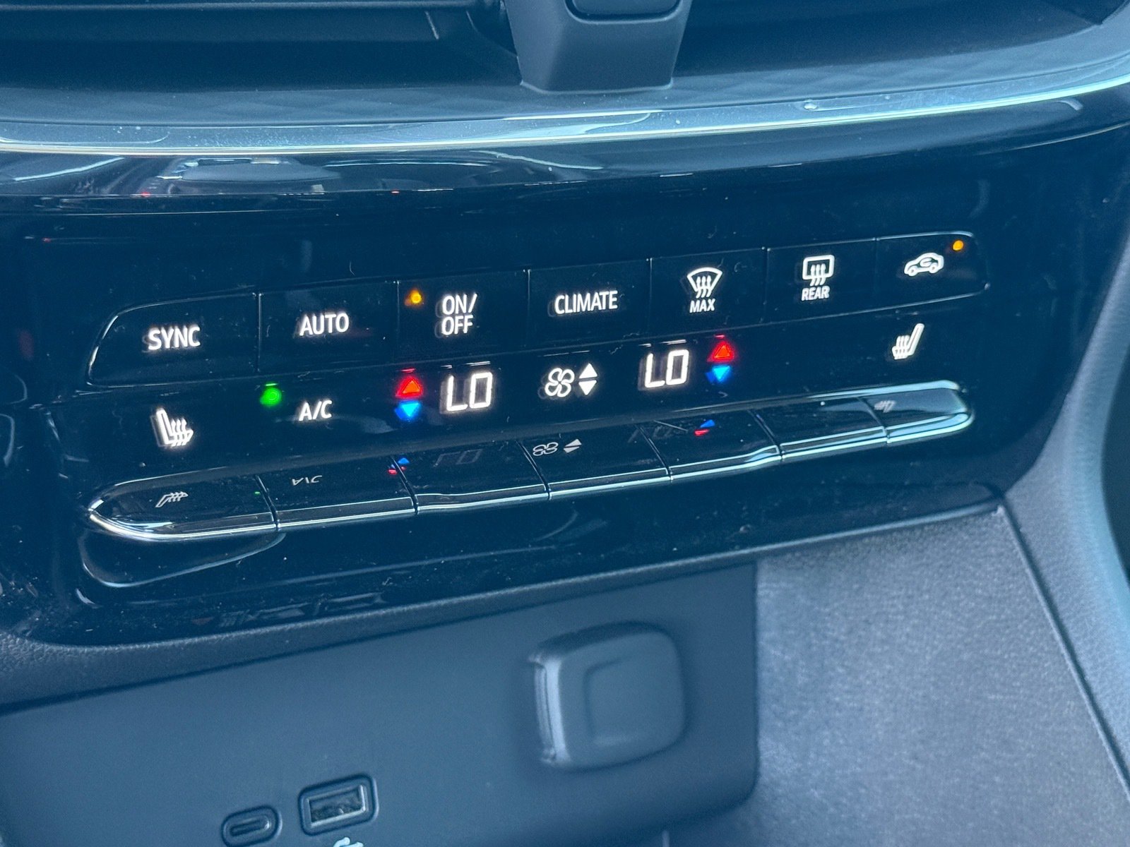 Used 2026 Buick Encore GX Avenir w/ Avenir Technology Package FWD image 18