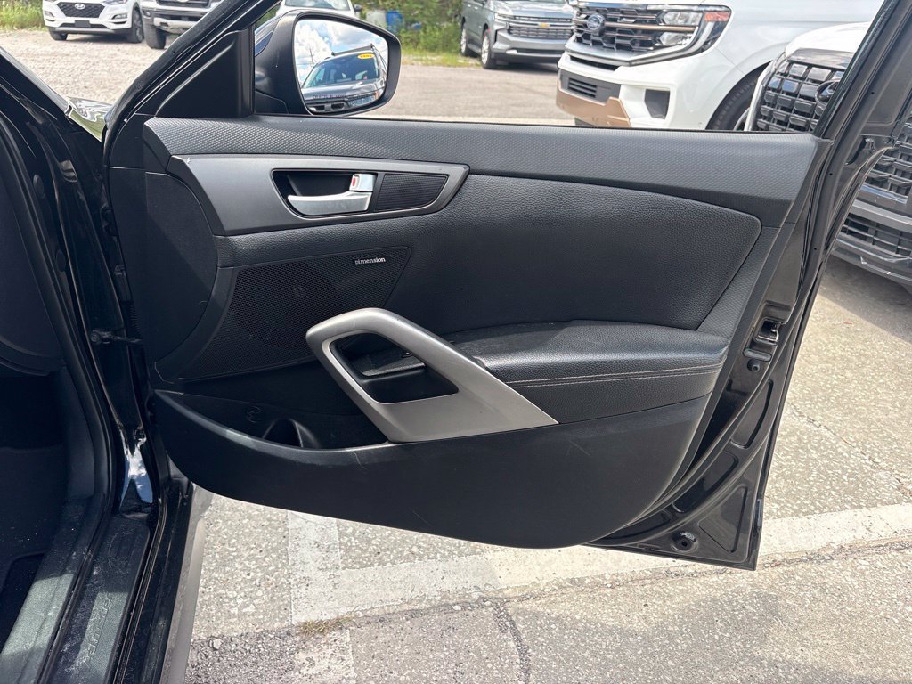 Used 2016 Hyundai Veloster Turbo FWD image 17