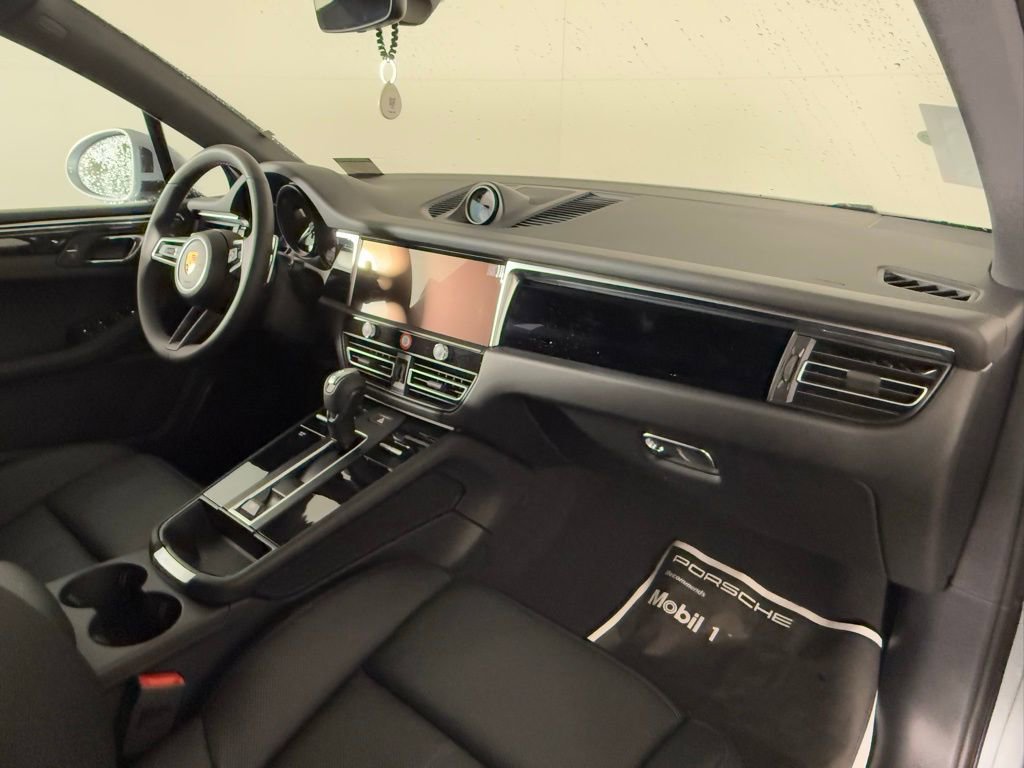 New 2026 Porsche Macan image 19