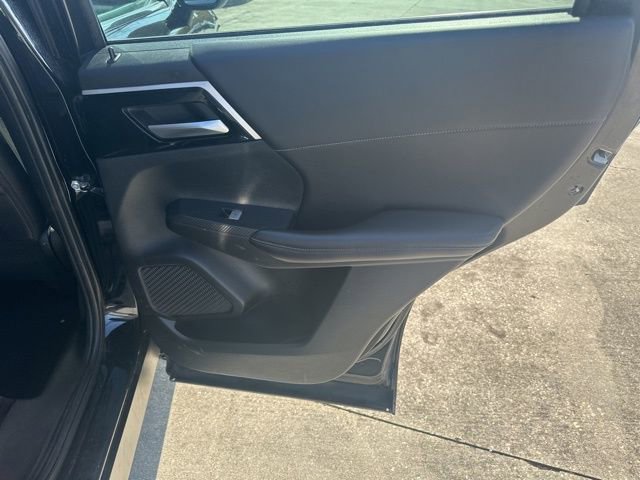 Used 2023 Mitsubishi Outlander SE image 32