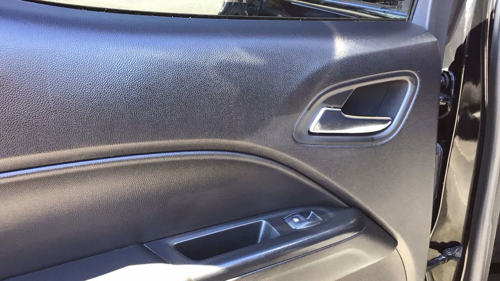 Used 2018 Chevrolet Colorado LT w/ LT Convenience Package image 12