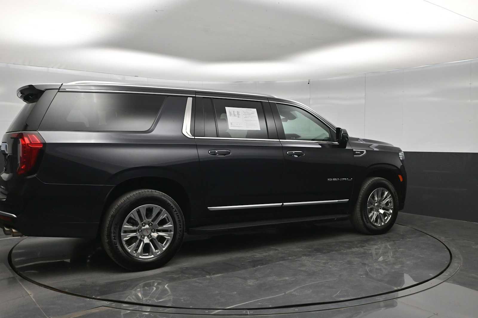 Used 2024 GMC Yukon XL Denali w/ Advanced Technology Package AWD/4WD image 8