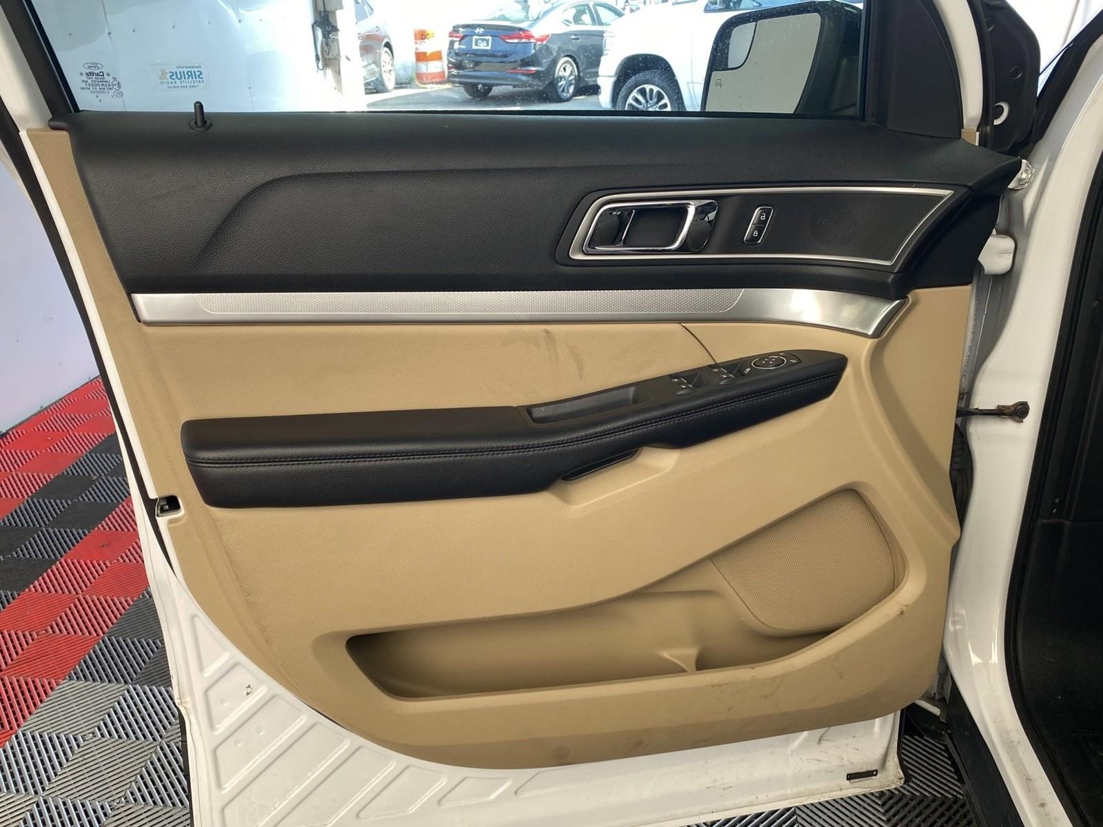 Used 2017 Ford Explorer XLT w/ Equipment Group 201A image 21