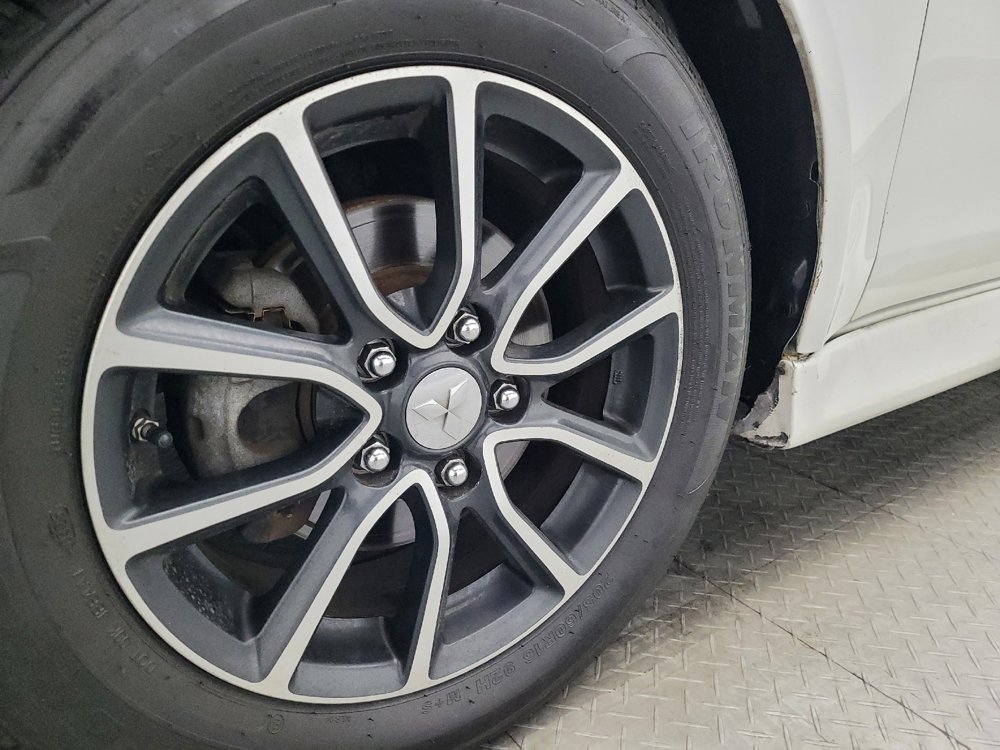 Used 2017 Mitsubishi Lancer ES image 31