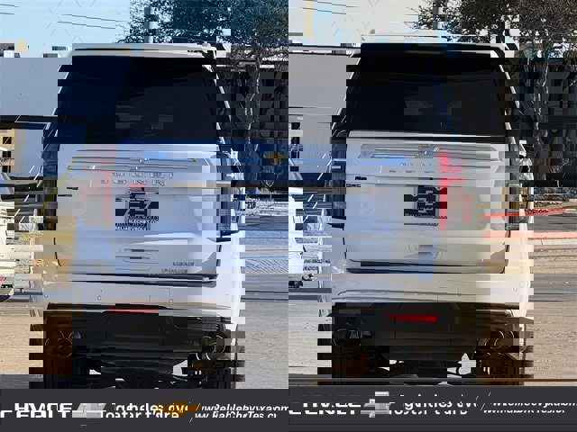 Used 2023 Chevrolet Suburban Premier image 7