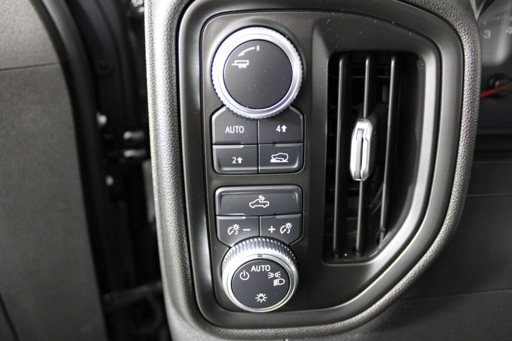 Used 2021 GMC Sierra 1500 4x4 Crew Cab w/ Sierra Value Package image 18