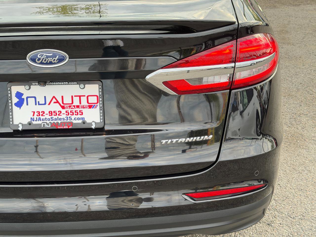 Used 2019 Ford Fusion Energi Titanium FWD image 90