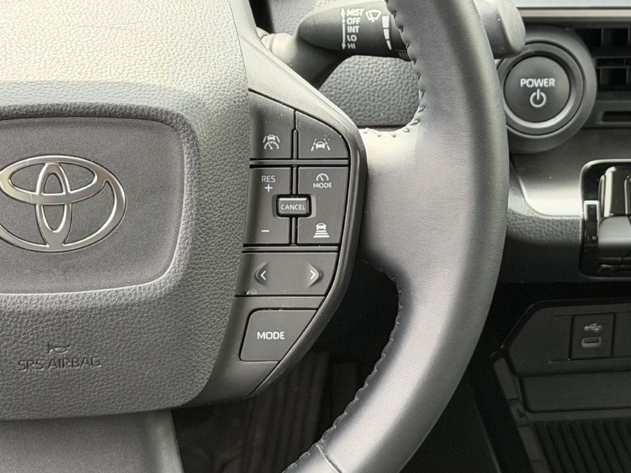 Used 2025 Toyota Prius LE FWD image 14