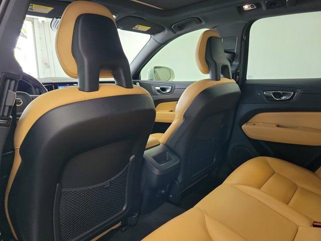 Used 2018 Volvo XC60 T6 Momentum w/ Convenience Package image 13