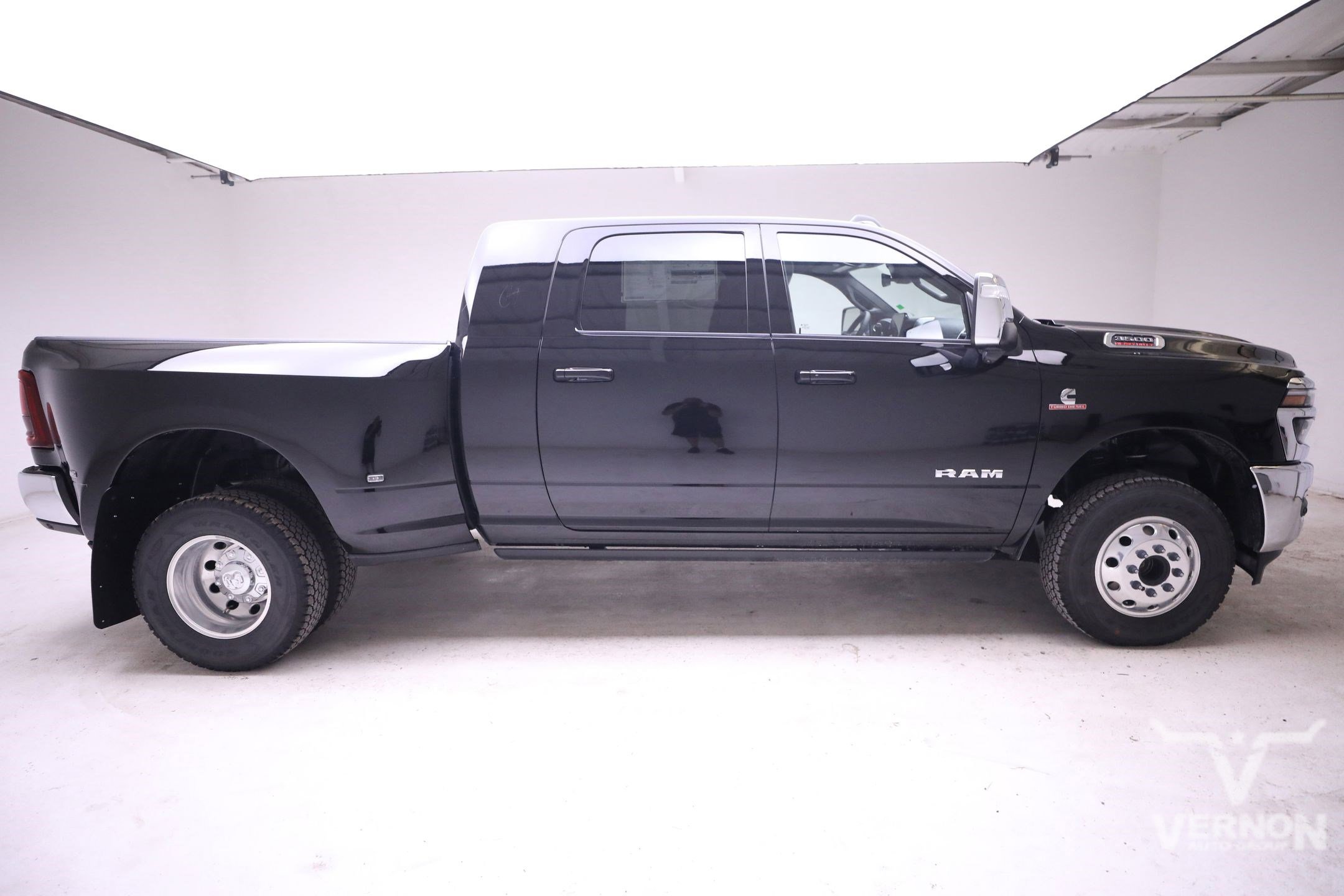 New 2025 RAM 3500 Laramie image 8