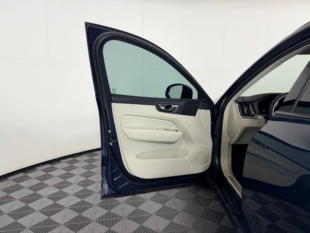 Used 2025 Volvo XC60 T8 Ultra w/ Protection Package Premier image 25