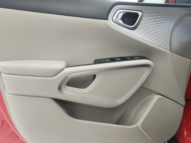 Used 2022 Kia Soul LX image 11