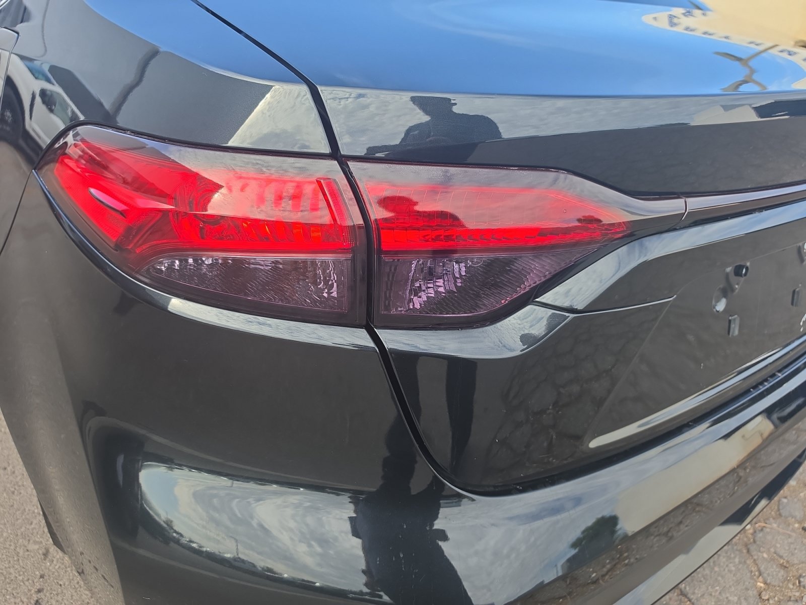 Used 2020 Toyota Corolla LE FWD image 10