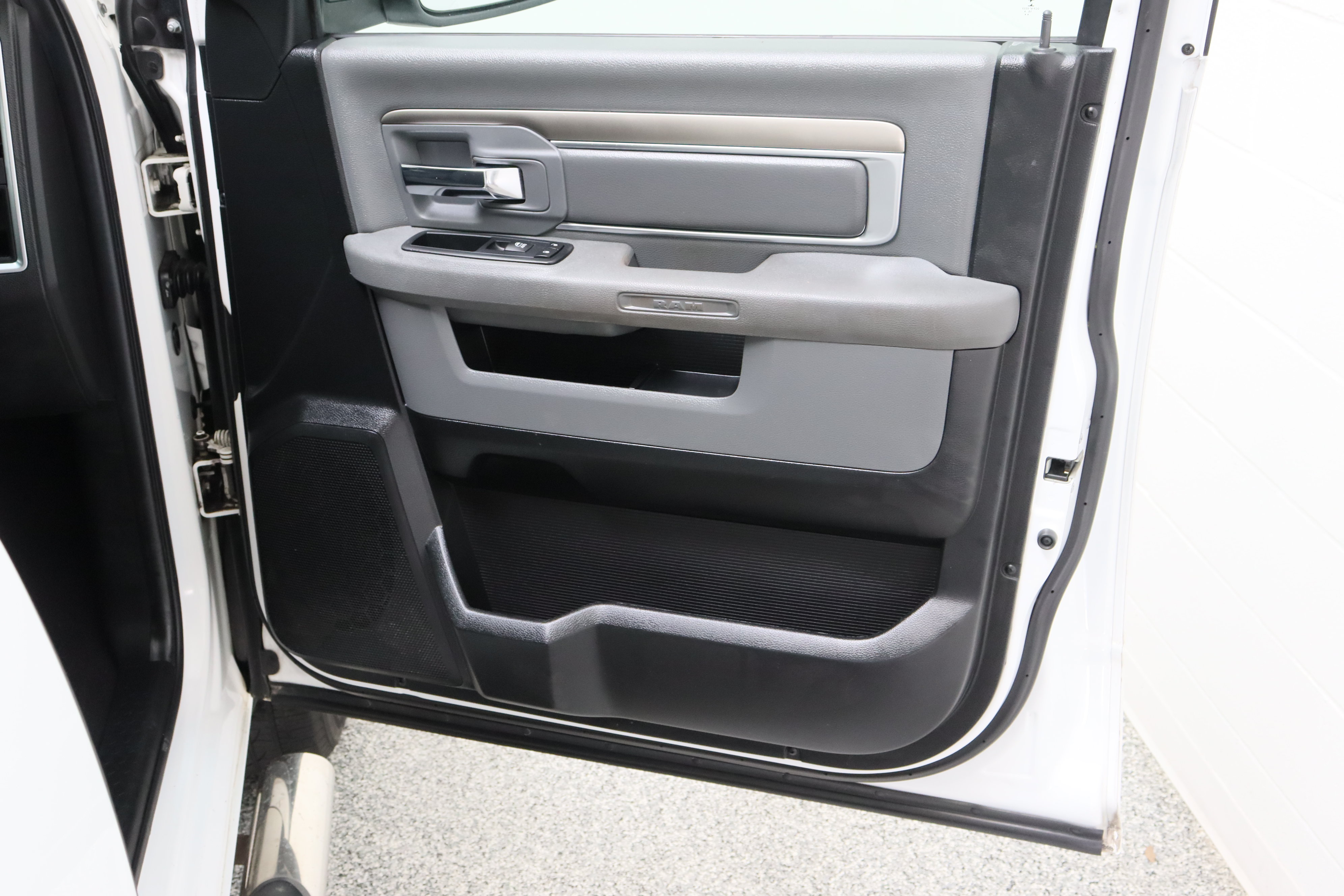 Used 2016 RAM 1500 Big Horn RWD image 32