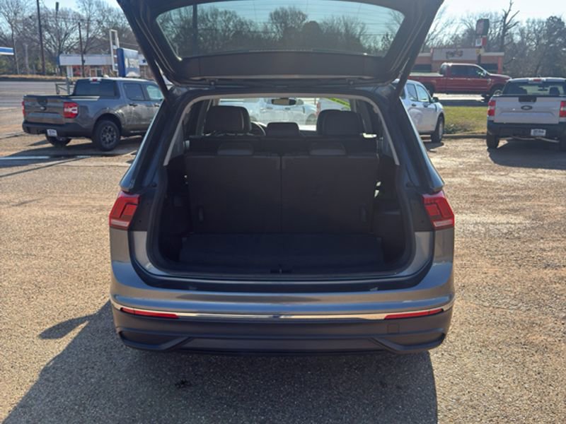 Used 2024 Volkswagen Tiguan SE image 13