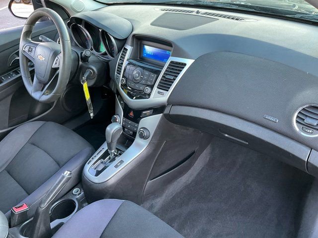 Used 2015 Chevrolet Cruze LT image 18