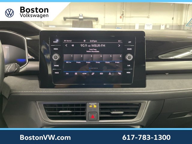 Used 2025 Volkswagen Taos SE image 16