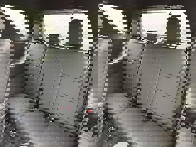 Used 2025 Chevrolet Traverse LT image 14