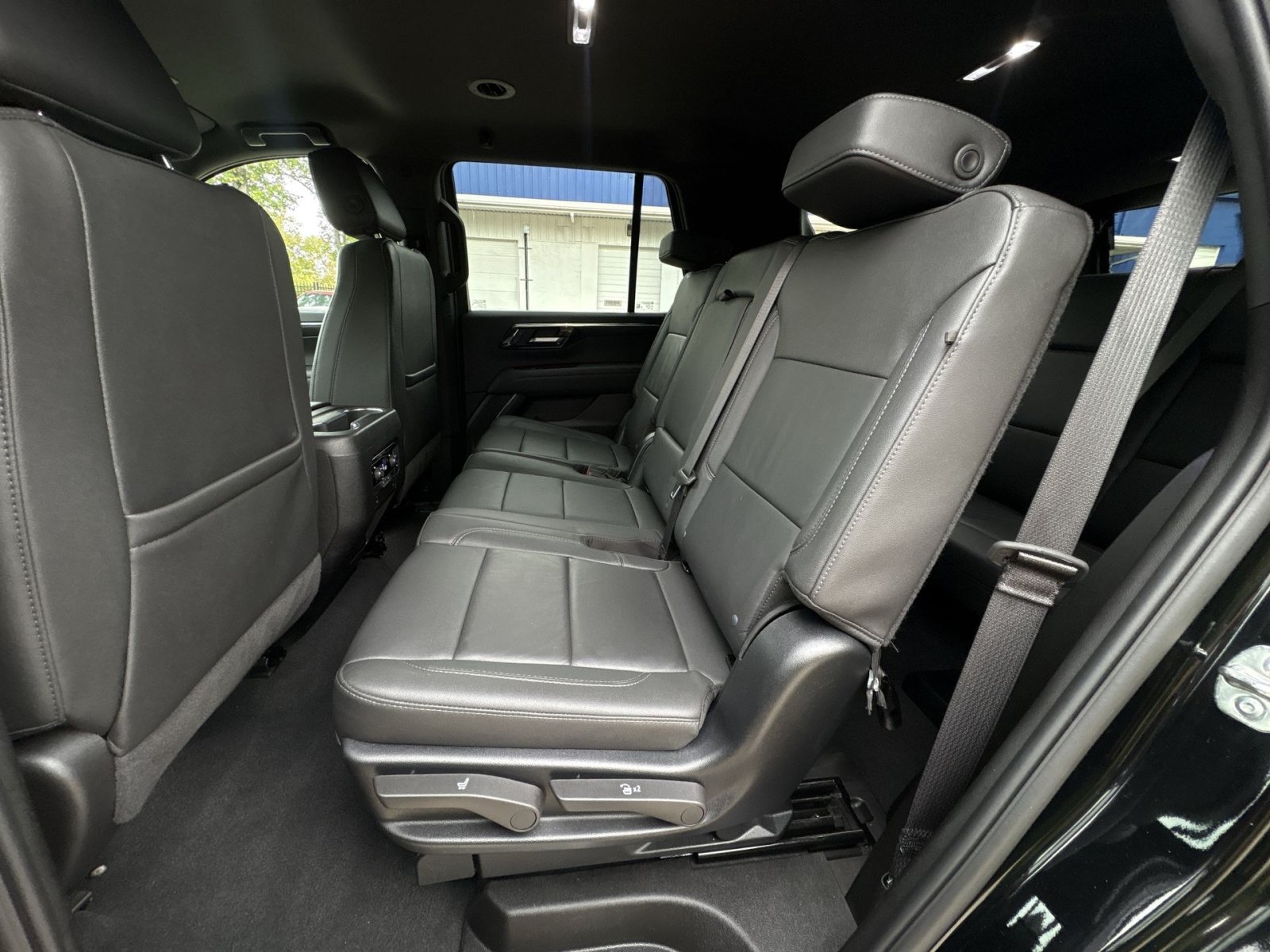 Used 2025 Chevrolet Tahoe LT AWD/4WD image 30