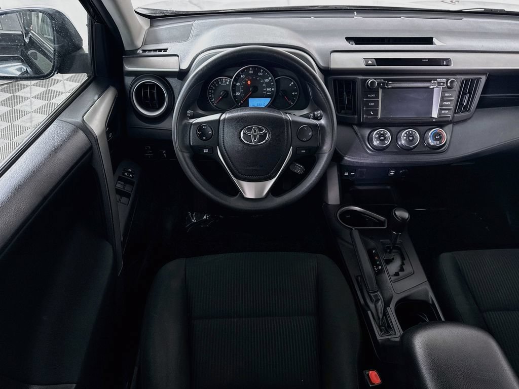 Used 2016 Toyota RAV4 LE AWD/4WD image 3