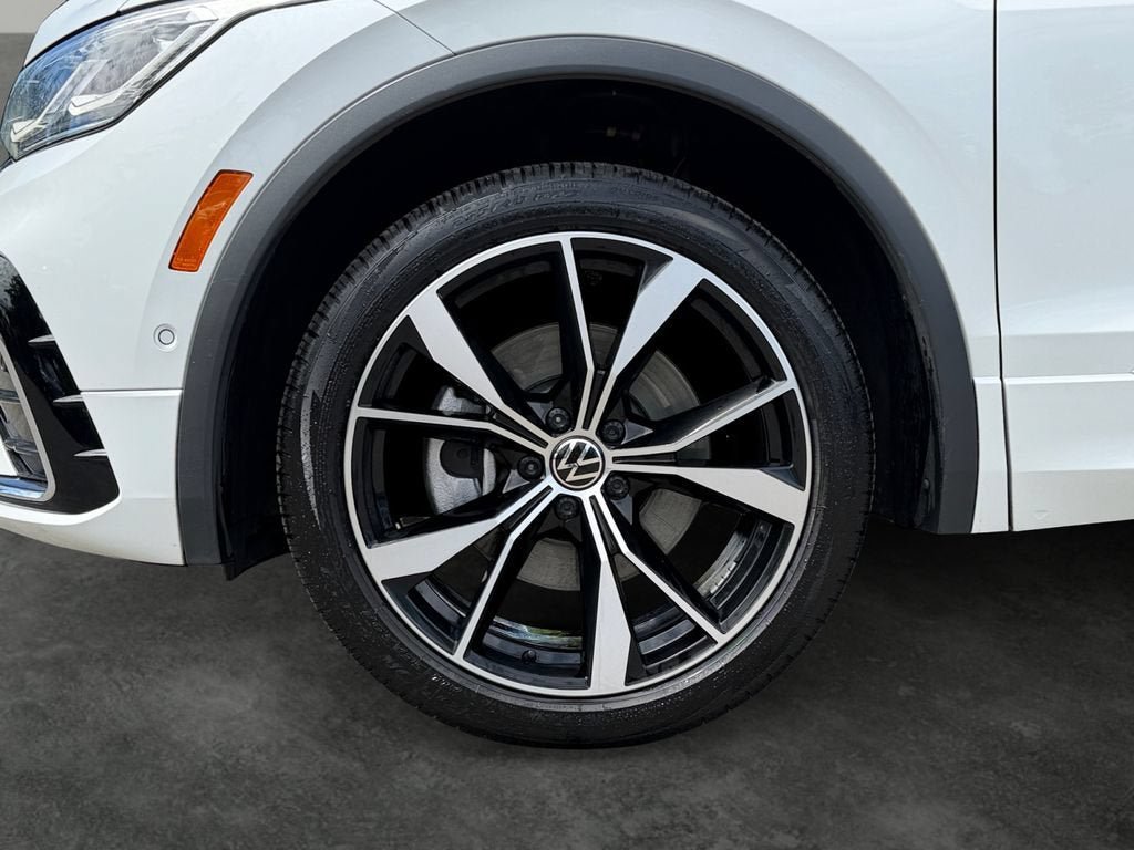 Used 2024 Volkswagen Tiguan SEL R-Line AWD/4WD image 4