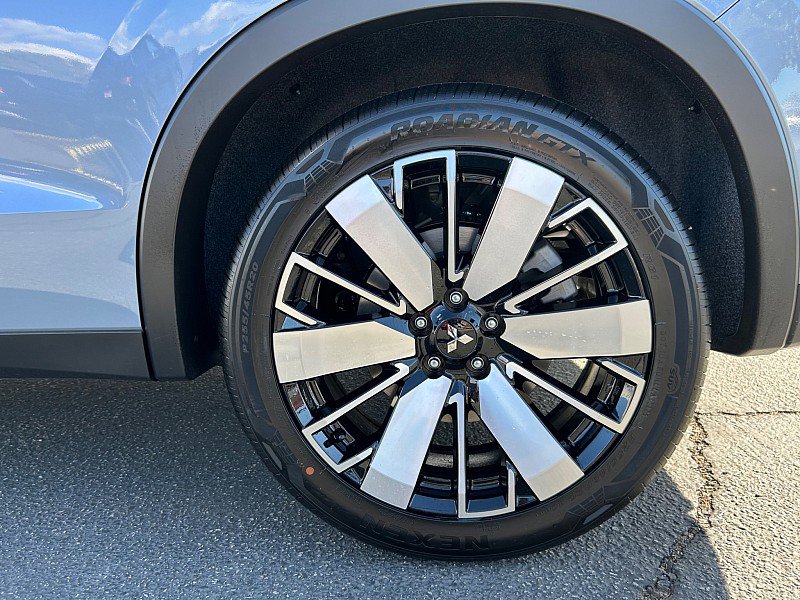 New 2025 Mitsubishi Outlander SE image 16